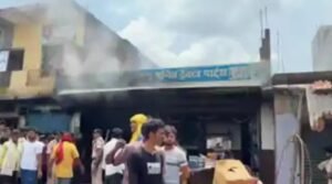 सासाराम के अकोढ़ीगोला में इलेक्ट्रिक स्कूटी गोदाम में भीषण आग, 85 से अधिक गाड़ियां जलकर राख