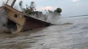 पश्चिम चंपारण के बगहा- 2, योगापट्टी व मधुबनी प्रखंडों के कई गांव में जारी है गंडक का कटाव