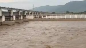 गंडक बराज से 1.83 लाख क्यूसेक पानी किया गया डिस्चार्ज