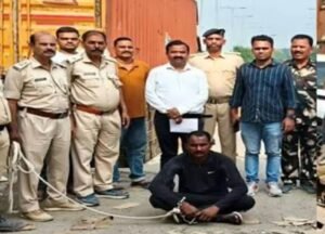 80 लाख रुपये की शराब के साथ ट्रक चालक गिरफ्तार, चेकपोस्ट पर उत्पाद विभाग की बड़ी कार्रवाई