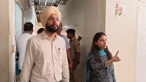 जिला पदाधिकारी ने जीएमसीएच के विभिन्न वार्डों का किया निरीक्षण