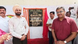 कर्पूरी चौक पर हाट निर्माण कार्य का जिला पदाधिकारी ने किया शिलान्यास