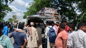 बेतिया-लौरिया मुख्य पथ पर भीषण हादसा, तीन की मौत