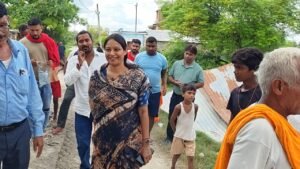 सन सरैया के नाला निर्माण : स्थानीय लोगों के निर्माण कार्य के विरोध पर पहुंचीं महापौर