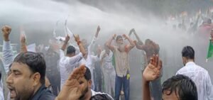पटना में कांग्रेस का विरोध मार्च: विधानसभा के पास बैरिकेडिंग तोड़ने की कोशिश, वाटर कैनन का इस्तेमाल
