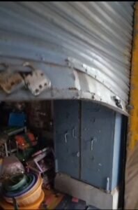 एकमा में जैक से शटर उठाकर ज्वेलर्स दुकान में चोरी
