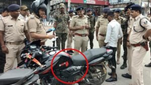 बाइक पर ‘जानू, बेबी और AK-47’ लिखवाकर घूमना पड़ा भारी