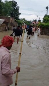 नेपाल में लगातार भारी बारिश से गंडक उफान पर, वाल्मीकिनगर में मंडराया बाढ़ का खतरा
