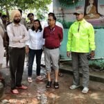 जिला पदाधिकारी ने बगहा अनुमंडल क्षेत्र का भ्रमण कर बढ़ते जलस्तर का लिया जायजा