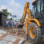 अतिक्रमण हटाने के दौरान बड़ा हादसा : दीवार गिरने से युवती गंभीर रूप से घायल
