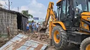 अतिक्रमण हटाने के दौरान बड़ा हादसा : दीवार गिरने से युवती गंभीर रूप से घायल