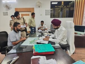 जनसुनवाई में जिला पदाधिकारी ने सुनीं 71 शिकायतें