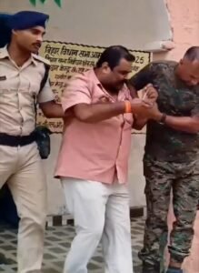 सहायक शिक्षक गिरफ्तार, छात्राओं ने लगाया बुरे नीयत से छूने का आरोप