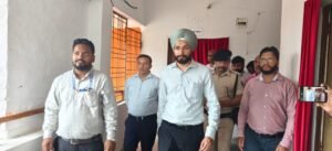 जिला पदाधिकारी ने मॉडल स्कूल का किया निरीक्षण