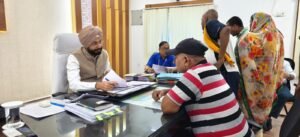 जनसुनवाई में जिला पदाधिकारी ने सुनीं 49 शिकायतें