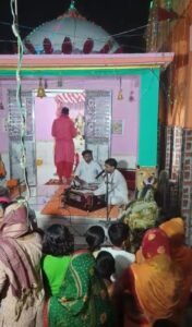 नचाप गांव : पूजा के दुसरे दिन मां दुर्गा की आरती में उमड़े श्रद्धालु, भजनों से भक्तिमय हुआ माहौल
