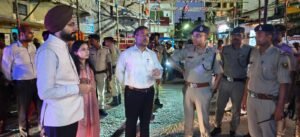 डीएम पश्चिम चंपारण  एवं एसपी बेतिया ने विभिन्न पूजा पंडालों का किया निरीक्षण
