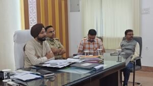 शांतिपूर्ण एवं सौहार्दपूर्ण वातावरण में दुर्गा पूजा सम्पन्न कराने को लेकर जिला पदाधिकारी ने की समीक्षा बैठक