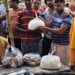 आग से दुकान जलने के बाद ग्रामीणों ने बढ़ाया मदद का हाथ, प्रभावित दुकानदार को दी राहत सामग्री