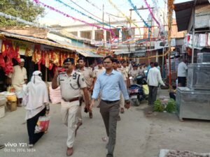 एकमा बाजार में निकला फ्लैग मार्च, शांति बनाए रखने की अपील