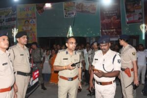 पुलिस अधीक्षक बेतिया ने दुर्गा पूजा पंडालों की सुरक्षा व्यवस्था का लिया जायजा