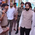 दुर्गा पूजा अष्टमी के अवसर पर बेतिया शहर के विभिन्न पूजा पंडालों का किया निरीक्षण