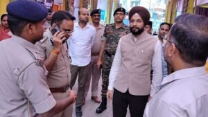 दुर्गा पूजा अष्टमी के अवसर पर बेतिया शहर के विभिन्न पूजा पंडालों का किया निरीक्षण