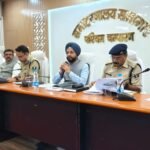 निष्पक्ष, शांतिपूर्ण एवं भयमुक्त वातावरण में सम्पन्न कराएं सारण शिक्षक निर्वाचन : जिला पदाधिकारी