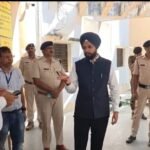 03-सारण शिक्षक निर्वाचन : जिला निर्वाचन पदाधिकारी एवं वरीय पुलिस अधीक्षक बेतिया ने मतदान केंद्रों का किया निरीक्षण